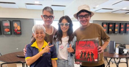 Karen Mok celebrates birthday at Kelly Jie Seafood after event in Singapore, Entertainment News