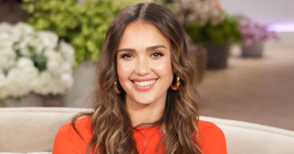 Jessica Alba’s ‘Sweatpant Jeans’ Are The Denim Trend That Feels Surprisingly Comfortable
