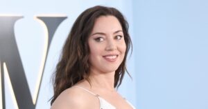 The Best Celebrity Bump-Baring Maternity Looks: Rihanna, Aubrey Plaza and More