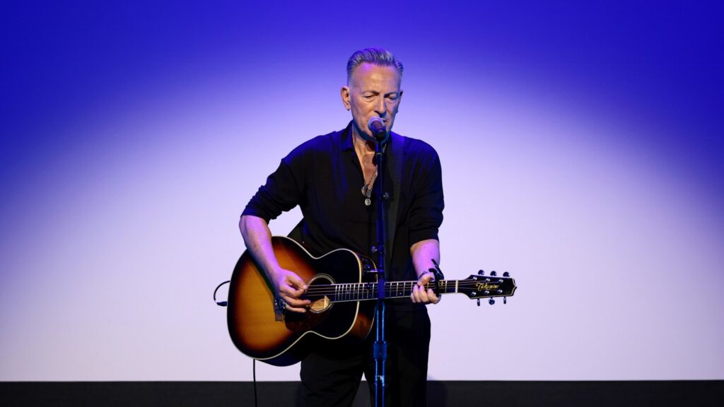 Bruce Springsteen Dedicates Harry Belafonte Social Justice Award to Minneapolis, L.A., Portland Citizens “Who Stood Against the Federal Invasion of Their Cities”