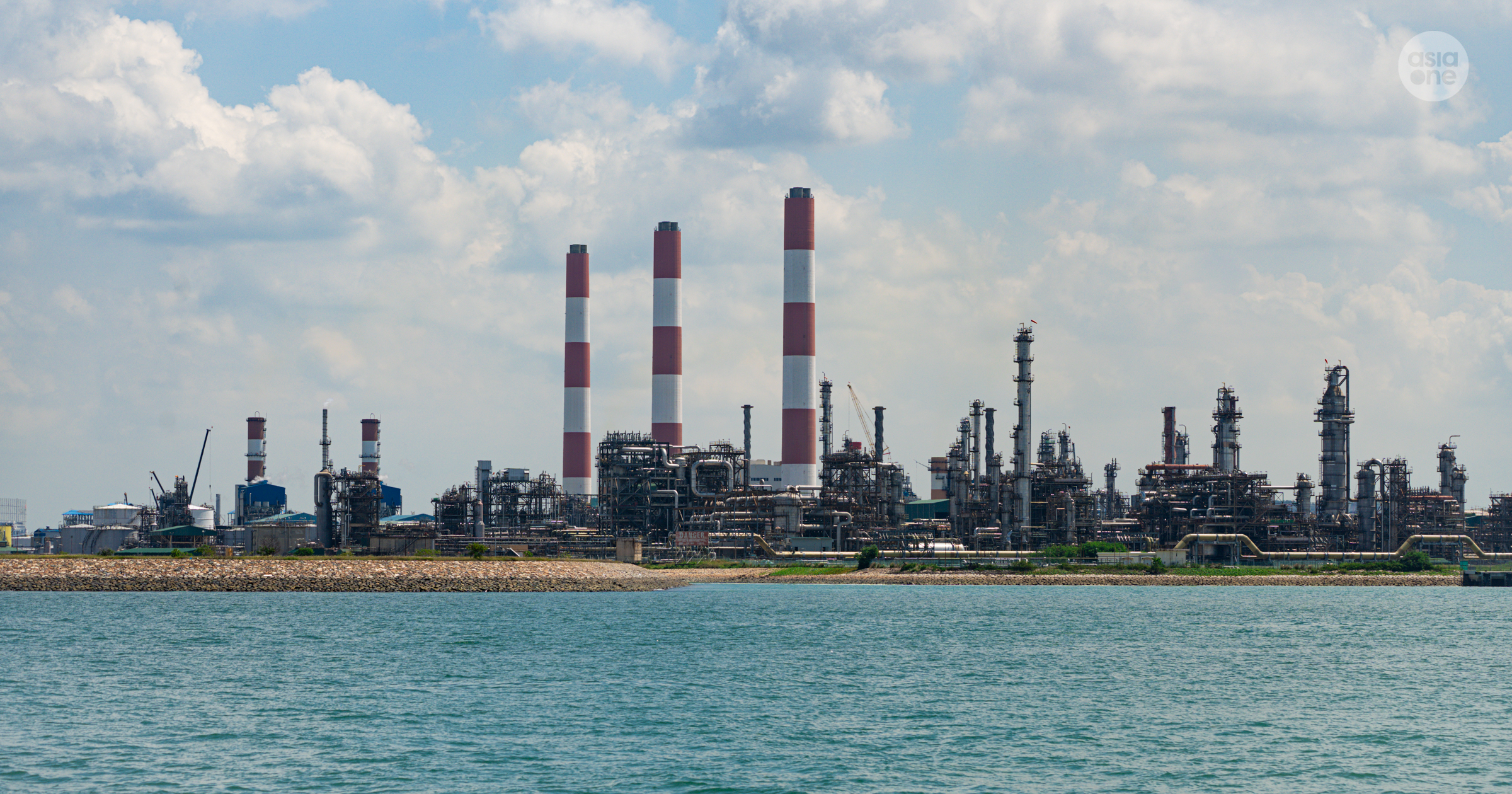 While on the guided tour, visitors will be treated to a view of Jurong Island, including Singapore LNG Terminal.