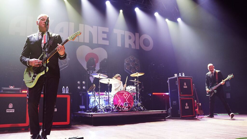 Rock band cancels tour just HOURS before going on stage as frontman faces health crisis: ‘Can’t talk or walk’