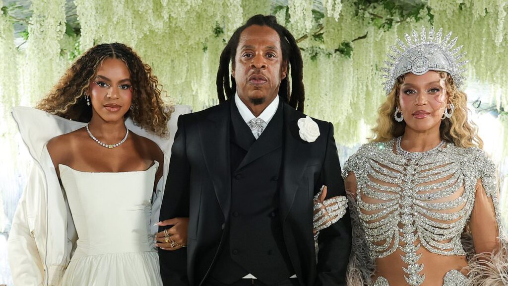 Beyonce and daughter Blue Ivy make surprise appearance at Jay-Z concert