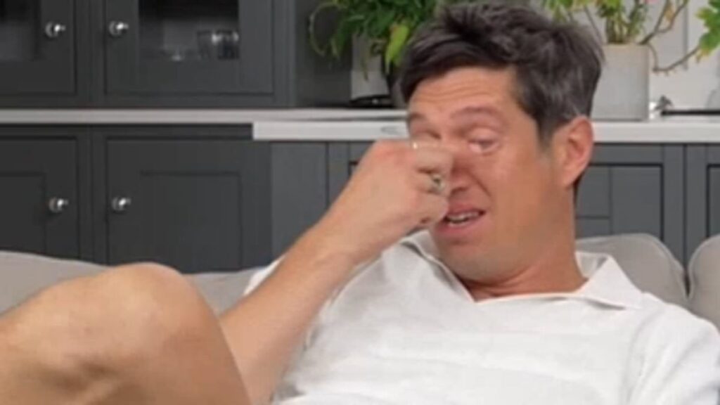 Celebrity Gogglebox star Vernon Kay is reduced to tears over young pianist who lost her fingers and legs to meningitis