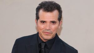 The Odyssey star John Leguizamo reveals he could not SEE during 14-hour shoot days… and had to be taken to the bathroom