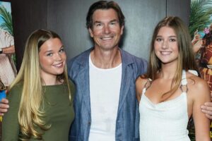 Jerry O’Connell and Rebecca Romijn’s twins are their spitting image in rare red carpet appearance