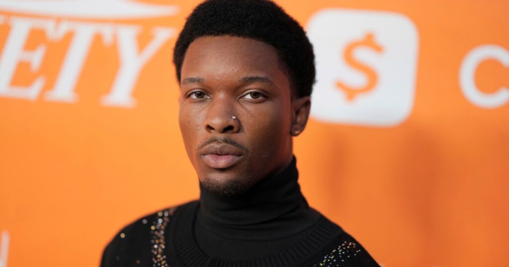 Prosecutors zoom in on blood stains to show singer D4vd should be tried in killing of 14-year-old, Entertainment News