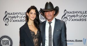 Tim McGraw and Faith Hill’s Daughter Audrey Makes Rare Appearance at Dad’s Concert, Sings Mom’s Song