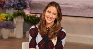 Run! We Actually Found Jennifer Garner’s Preppy Designer Polo Style for Only $23 on Amazon
