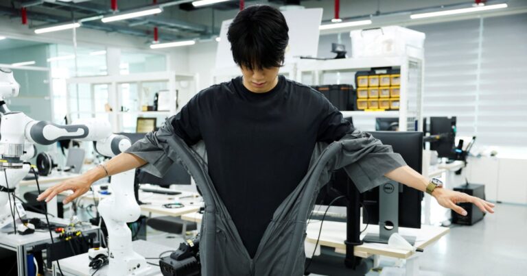 South Korea-US team unveils robotic technology that dresses the wearer