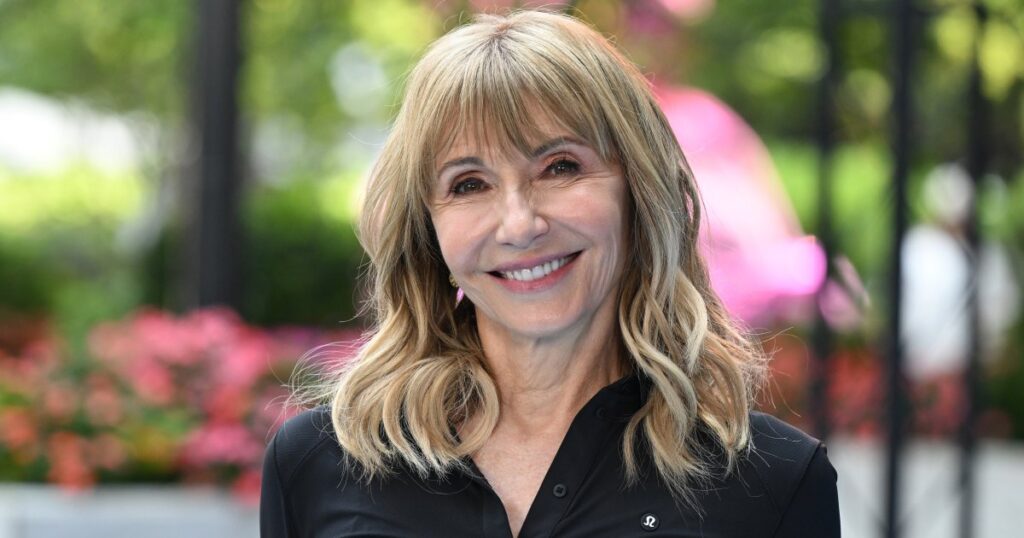 Hate Shorts? Mary Steenburgen Found the Sleek Summer Pants Style That Flatters Women Over 50