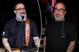 Aaron Lewis says his politics led the music industry to turn its back on him