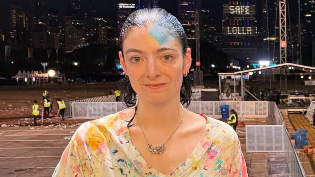 Lollapalooza chaos as Lorde fans ‘pass out’ mid-concert due to extreme heat and festival’s headlining rapper ‘CANCELS’ last-minute
