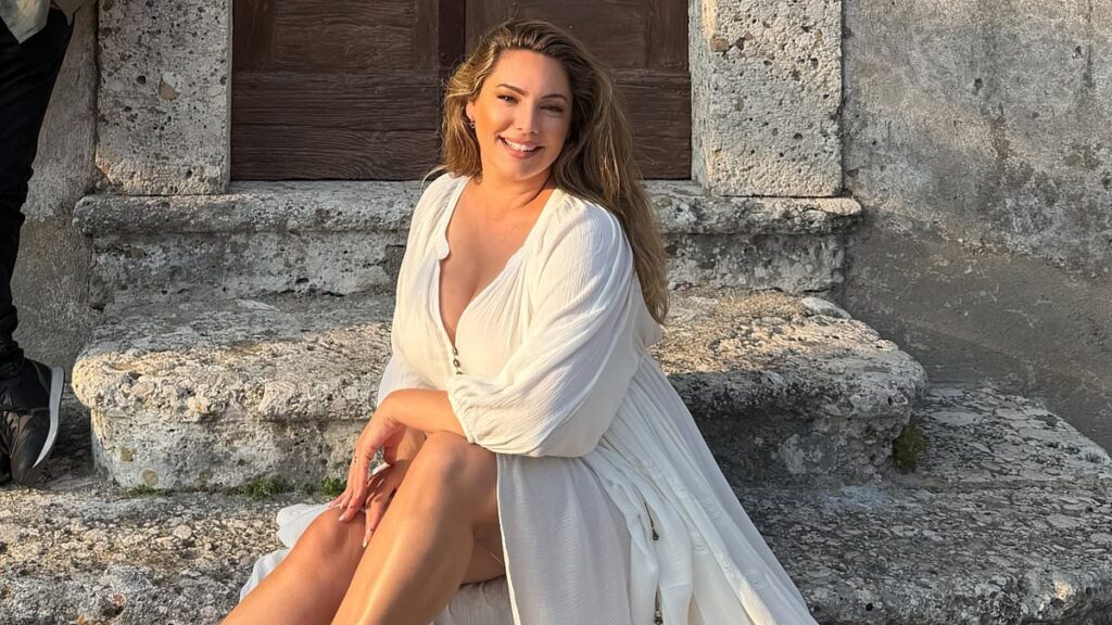 Kelly Brook revisits her wedding venue on their fourth anniversary in the sunshine after storm hit their big day
