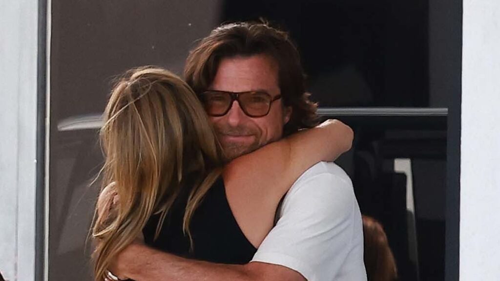 Jennifer Aniston gives her co-star best pals Courteney Cox and Jason Bateman warm hugs as they exit private jet after Spanish vacation