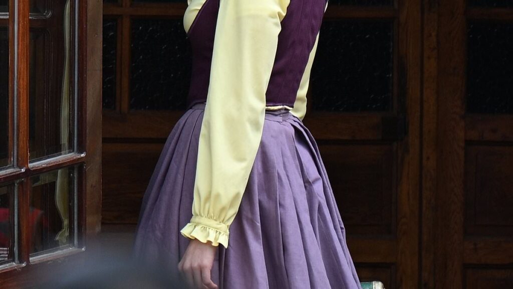 Suri steps into the spotlight… Tom’s girl makes stage debut treading the boards at the Fringe