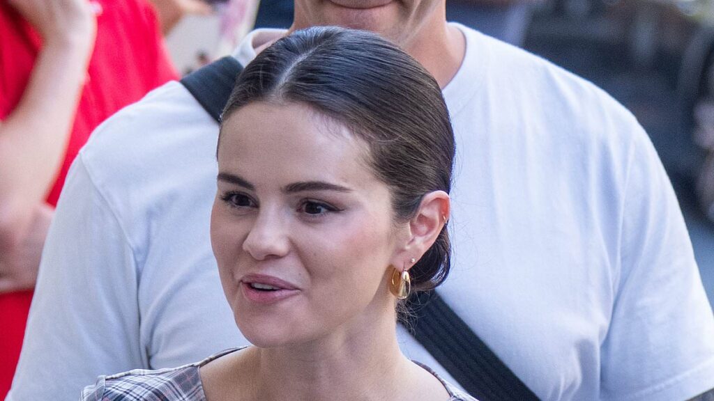 Selena Gomez carries a hot water bottle and wears fluffy slippers as she shoots Only Murders In The Building in London amid rare ‘extreme heat’ warning