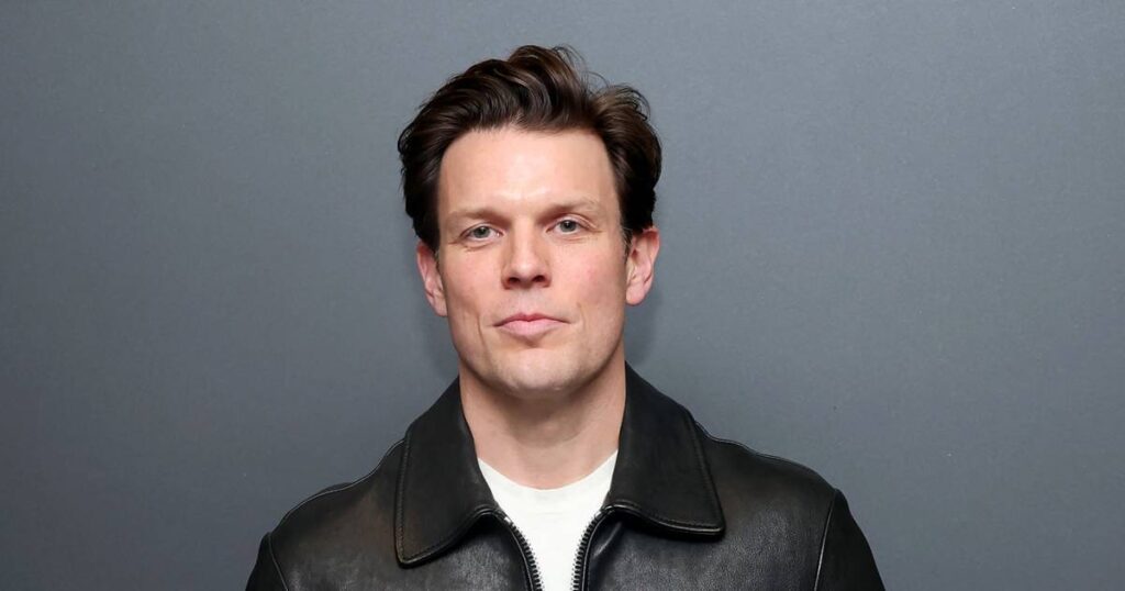 25 Things You Don’t Know About Jake Lacy: ‘White Lotus’ Fan Reactions, Diane Keaton Email and More