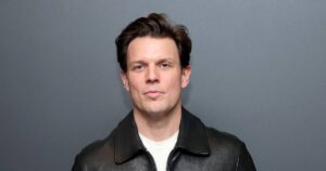 25 Things You Don’t Know About Jake Lacy: ‘White Lotus’ Fan Reactions, Diane Keaton Email and More