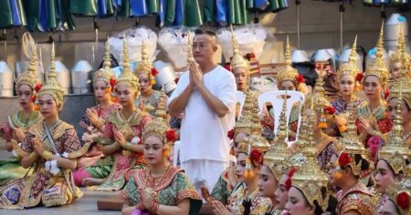 Chen Hanwei gives thanks to Four-Faced Buddha in Thailand with 188 dancers: ‘Let’s pray for blessings together’, Entertainment News