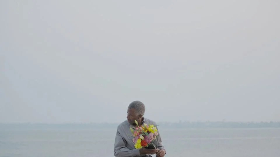 ‘Chapa 100’ Is a Surrealist Romance Between Older People, With Mozambique’s Minibuses Playing a Key Role
