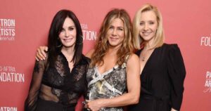 Jen Aniston and BF Jim Curtis Enjoy Dinner Date With Her ‘Friends’ Costars Courteney Cox, Lisa Kudrow