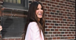 Sandra Bullock’s Slouchy Knit Is the Perfect Rich-Mom Layer for Summer-to-Fall Weather