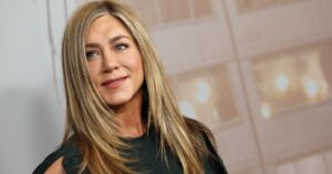 Jennifer Aniston’s ’90s Weekender Is the Roomy Carryall That Fits It All — Get the Look for $20