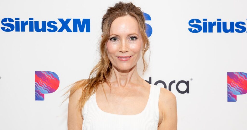 Not Heels! Leslie Mann Wore This Unexpected (But Super Chic) Flat Shoe With Jeans