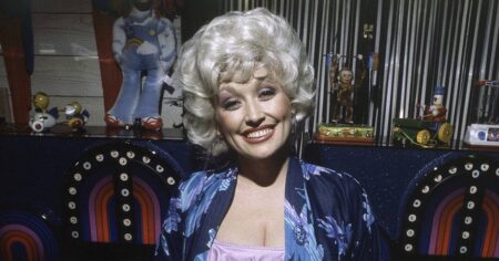 Dolly Parton hoped to help others through her own cancer treatment, Entertainment News