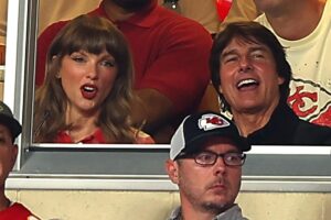 What Taylor Swift and Tom Cruise chatted about during Travis Kelce’s NFL win: lip reader