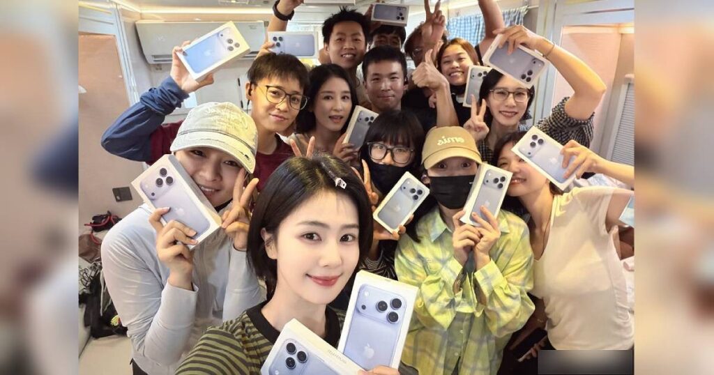 Bai Lu gifts iPhone 18 to over 10 staff members