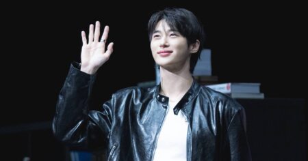 Byeon Woo-seok returns with more intimate Singapore fan-meet, goes to stalls to meet fans