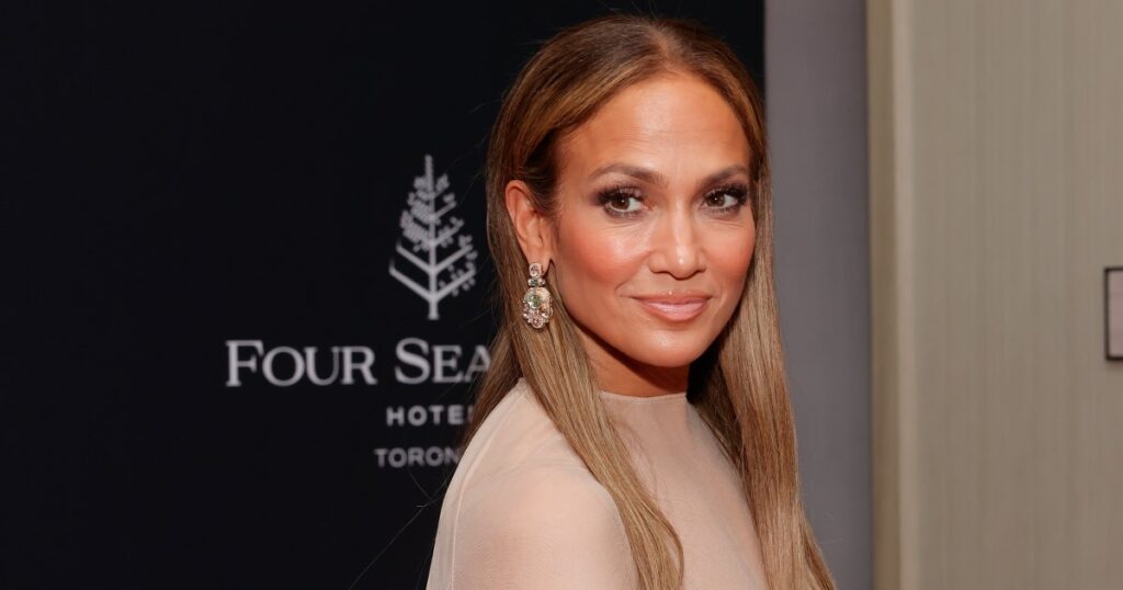 Jennifer Lopez Ditched Basic Black Leggings for This ‘Rich-Girl’ Alternative — The Look for $18