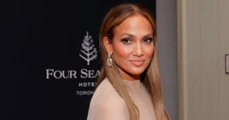 Jennifer Lopez Ditched Basic Black Leggings for This ‘Rich-Girl’ Alternative — The Look for $18