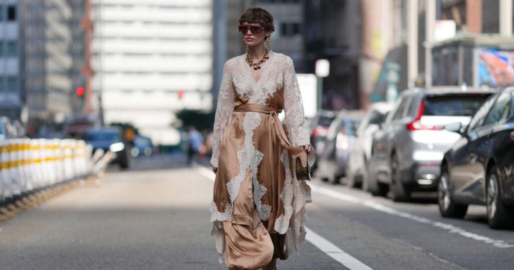 17 Dreamy, Tummy-Hiding Fall Dresses for Women Over 40 (And No, They’re Not Frumpy!)
