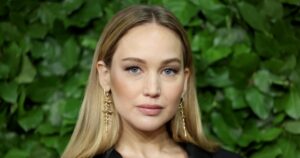 Jennifer Lawerence’s Colorful Fall Sweater Style Is the Rich Mom Alternative to Neutrals