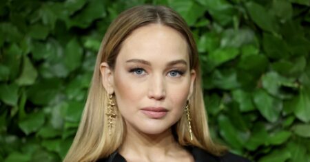 Jennifer Lawerence’s Colorful Fall Sweater Style Is the Rich Mom Alternative to Neutrals