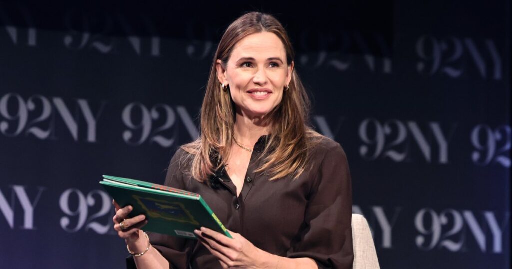 Jennifer Garner’s Polished Two-Piece Set Is the Only Outfit We Need for the Office This Fall