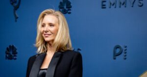 Mature-Skin Shoppers Swear Lisa Kudrow’s $28 Red Carpet Concealer ‘Doesn’t Crease’