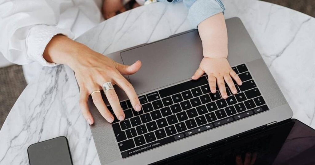 Working freelance while being a mum: The worst of both worlds?