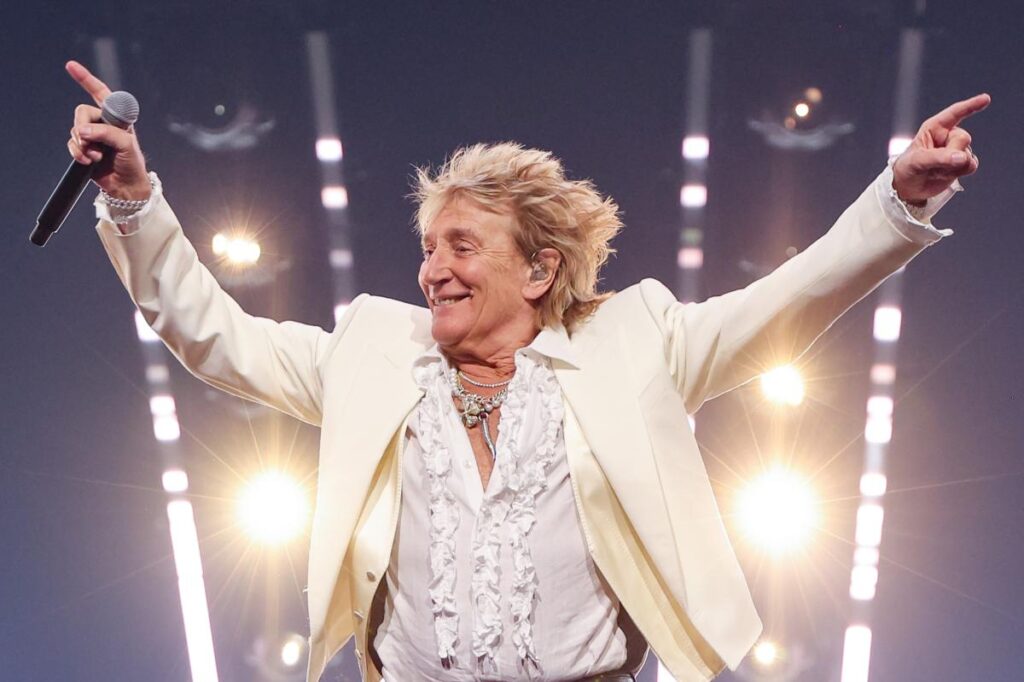 Rock legend Rod Stewart announces retirement