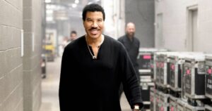 Lionel Richie takes time off after heart procedure, Entertainment News