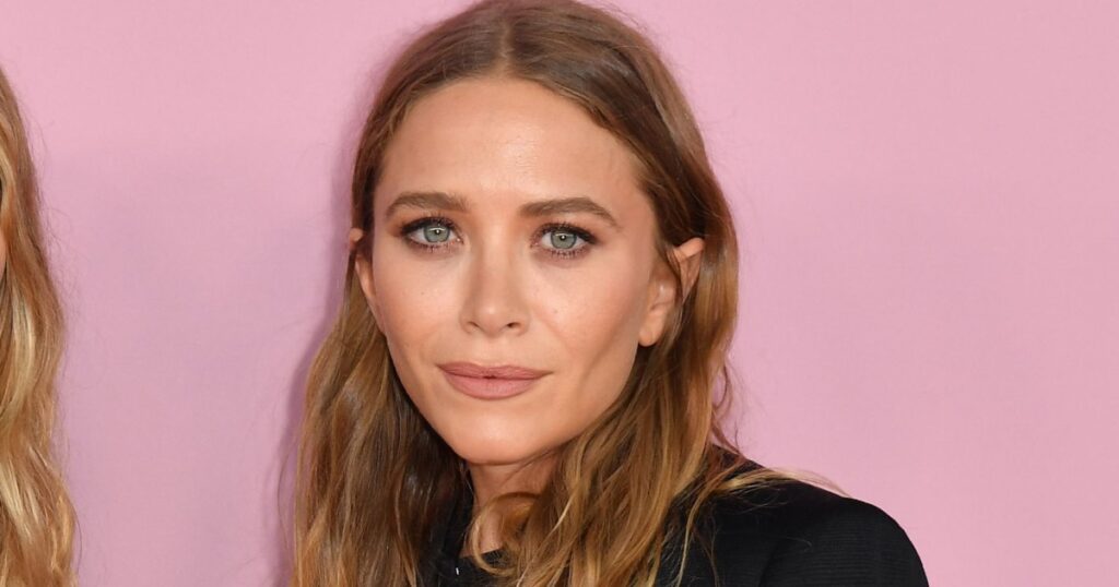 Chic! Mary-Kate Olsen Wore the Bag Trend That Makes Outfits Look Rich — Copy It for $31