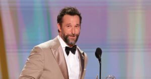 Noah Wyle Wins Outstanding Lead Actor in a Drama Series for 2nd Year in a Row