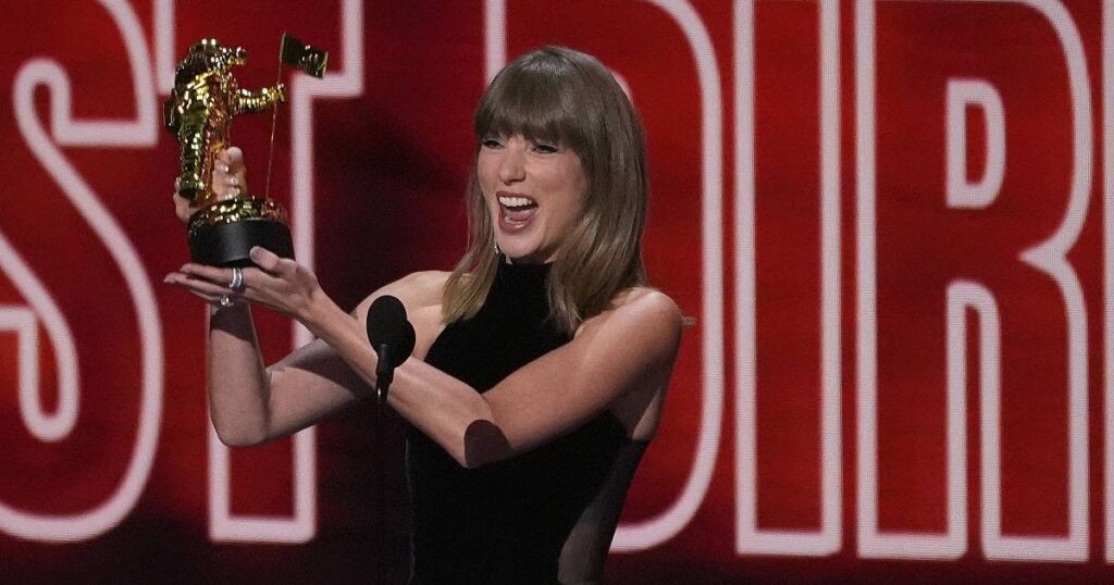 Taylor Swift becomes most-awarded artist in MTV VMAs history, dedicates top prize to Dolly Parton, Entertainment News